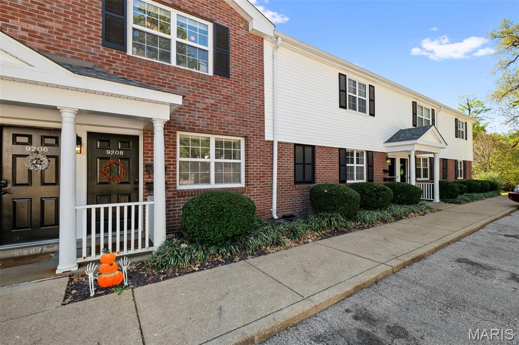 9208 Eager Road St. Louis, MO 63144 - Photo 1 of 22