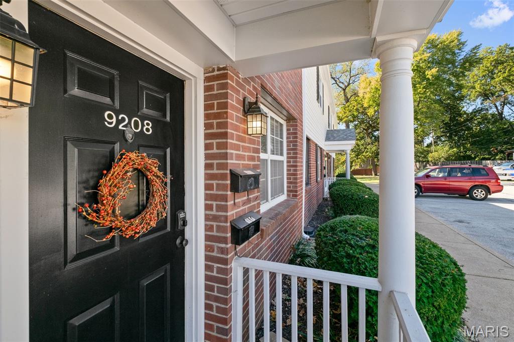 9208 Eager Road St. Louis, MO 63144 - Photo 2 of 22