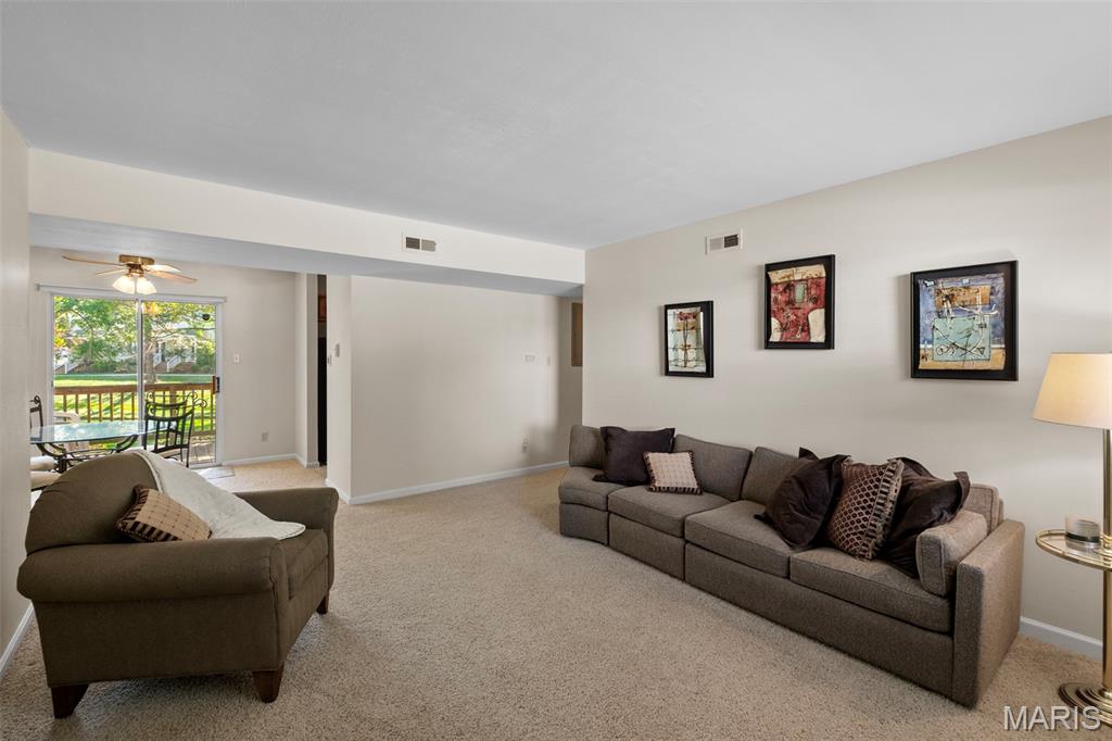 9208 Eager Road St. Louis, MO 63144 - Photo 4 of 22