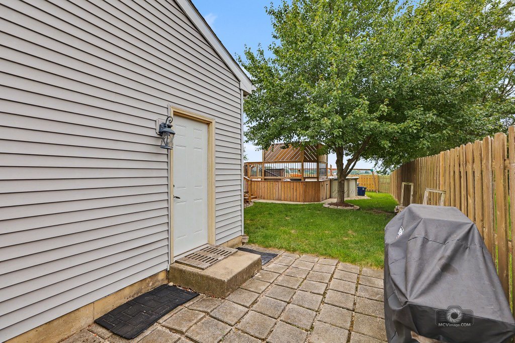 437 Raintree Drive Oswego, IL 60543 - Photo 38 of 49 Gallery Image 38