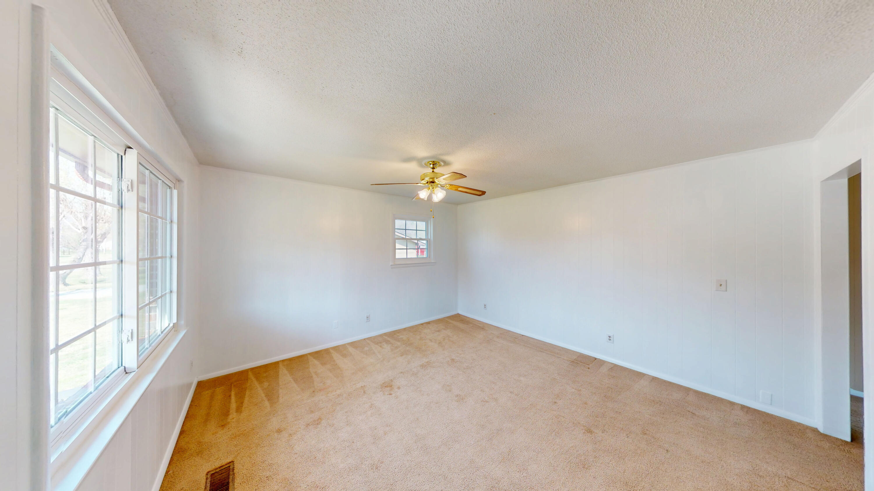 582 11th Avenue Dayton, TN 37321 - Photo 4 of 22 3-Living Room 1