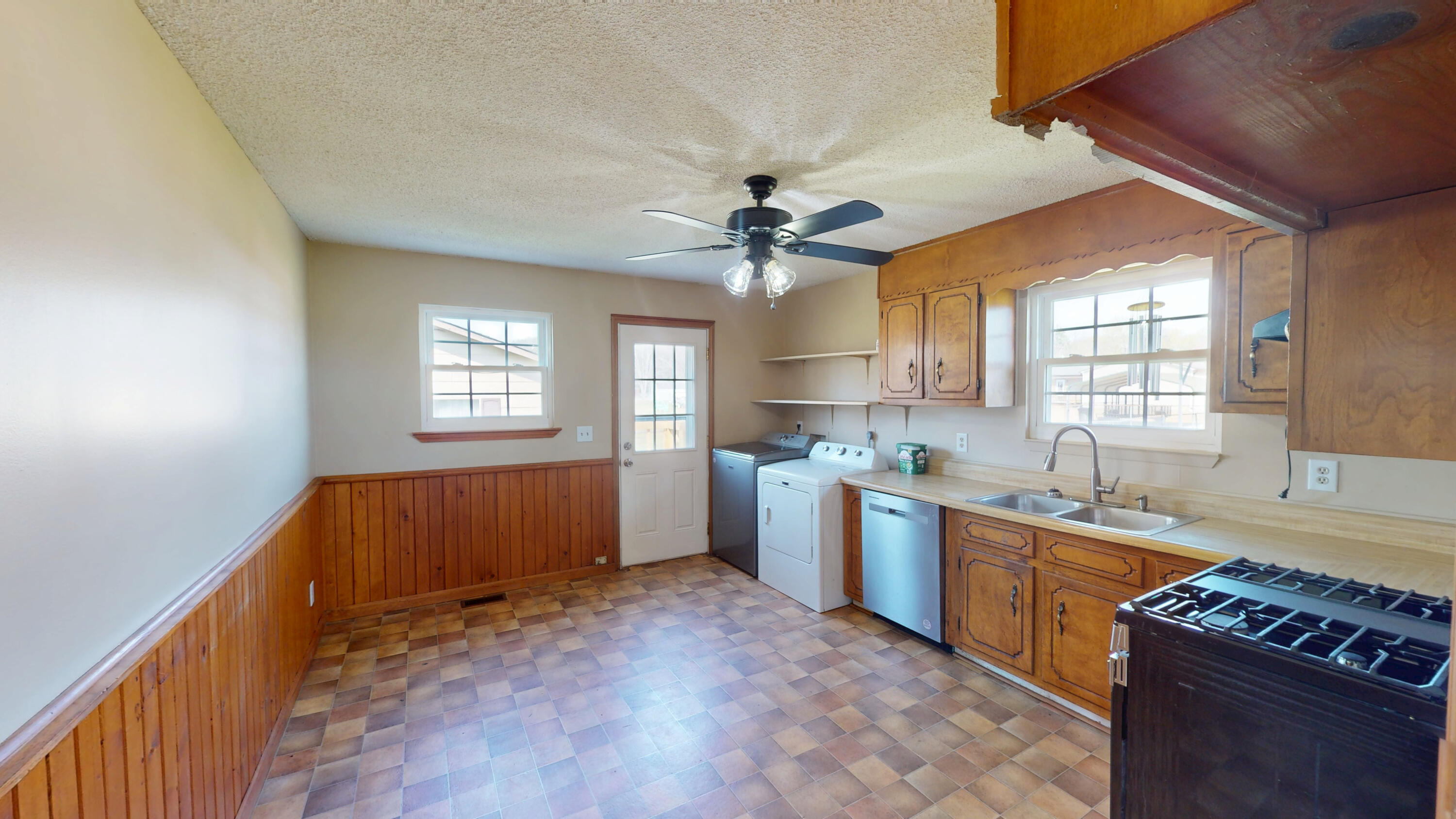 582 11th Avenue Dayton, TN 37321 - Photo 7 of 22 6-Kitchen 1.5