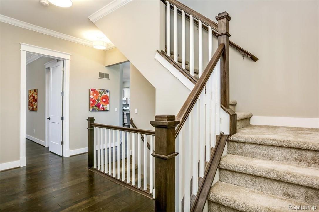 2783 Kenmore Road Berkley, MI 48072 - Photo 4 of 25 Foyer.jpg