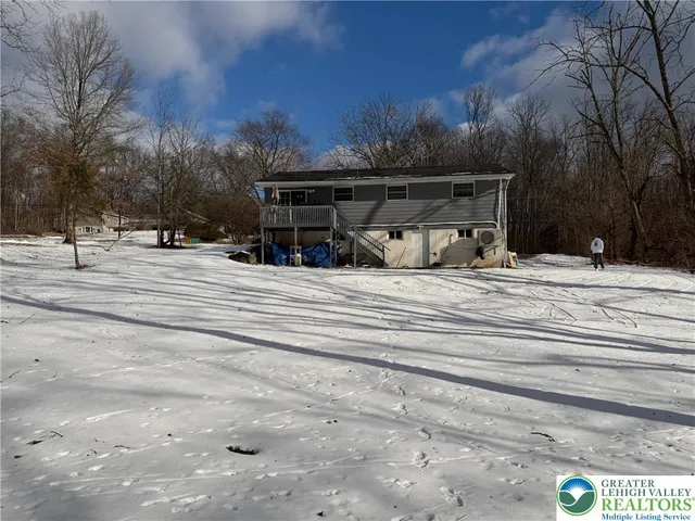 a view of a terrace with a outdoor space