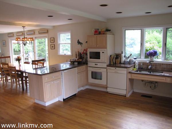 105 Herring Creek Road Edgartown, MA 02539 - Photo 24 of 25 http://d1qzqeyxiitrap.cloudfront.net/photos/23610/600/b6ec7ec8.jpg