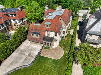 $1,395,000 | 3445 North Lake Drive, Milwaukee, WI 53211