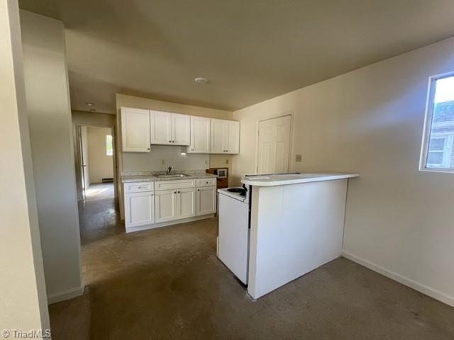 118 Welch Drive High Point, NC 27265 - Photo 6 of 18 Kitchen with washer/dryer hookups
