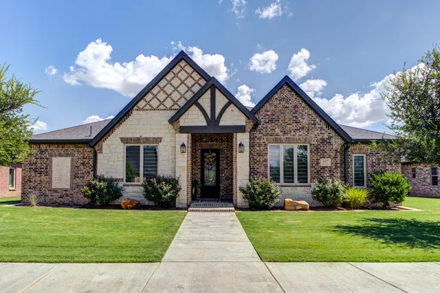$475,000 | 617 North 9th Street, Wolfforth, TX 79382