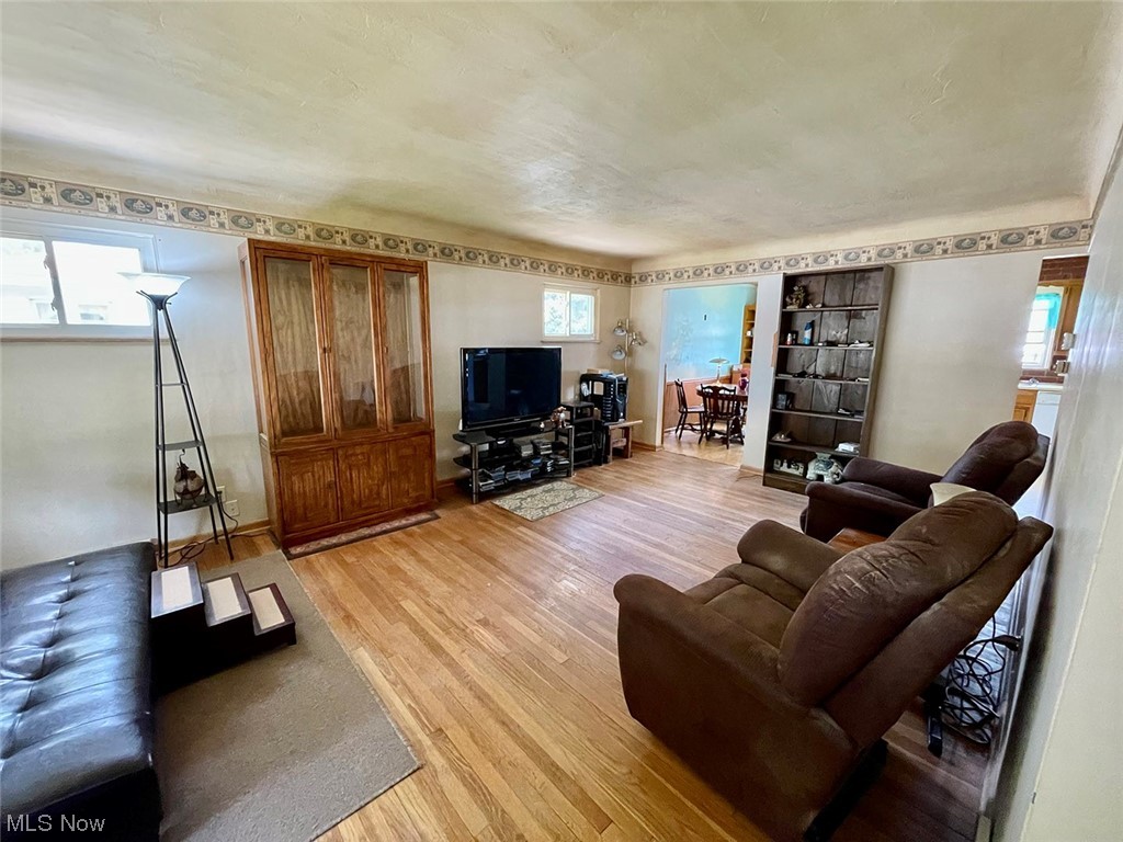 7209 Maplewood Road Parma, OH 44130 - Photo 7 of 23