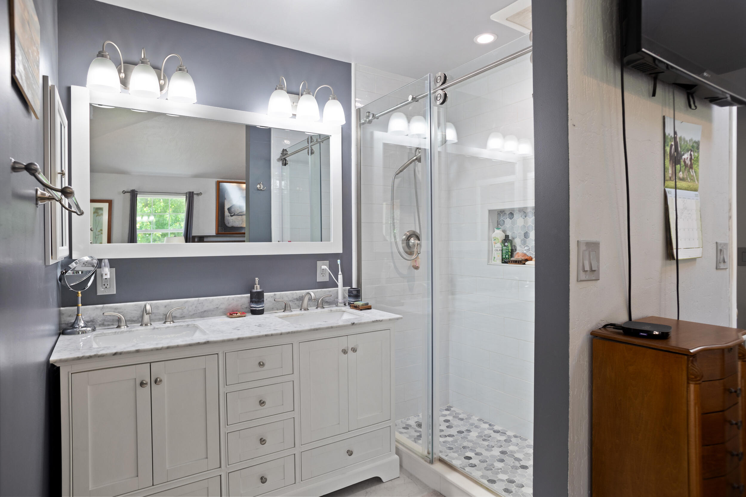 255 Queens Branch Road Rogue River, OR 97537 - Photo 19 of 60 a bathroom with a double vanity sink mirror and shower