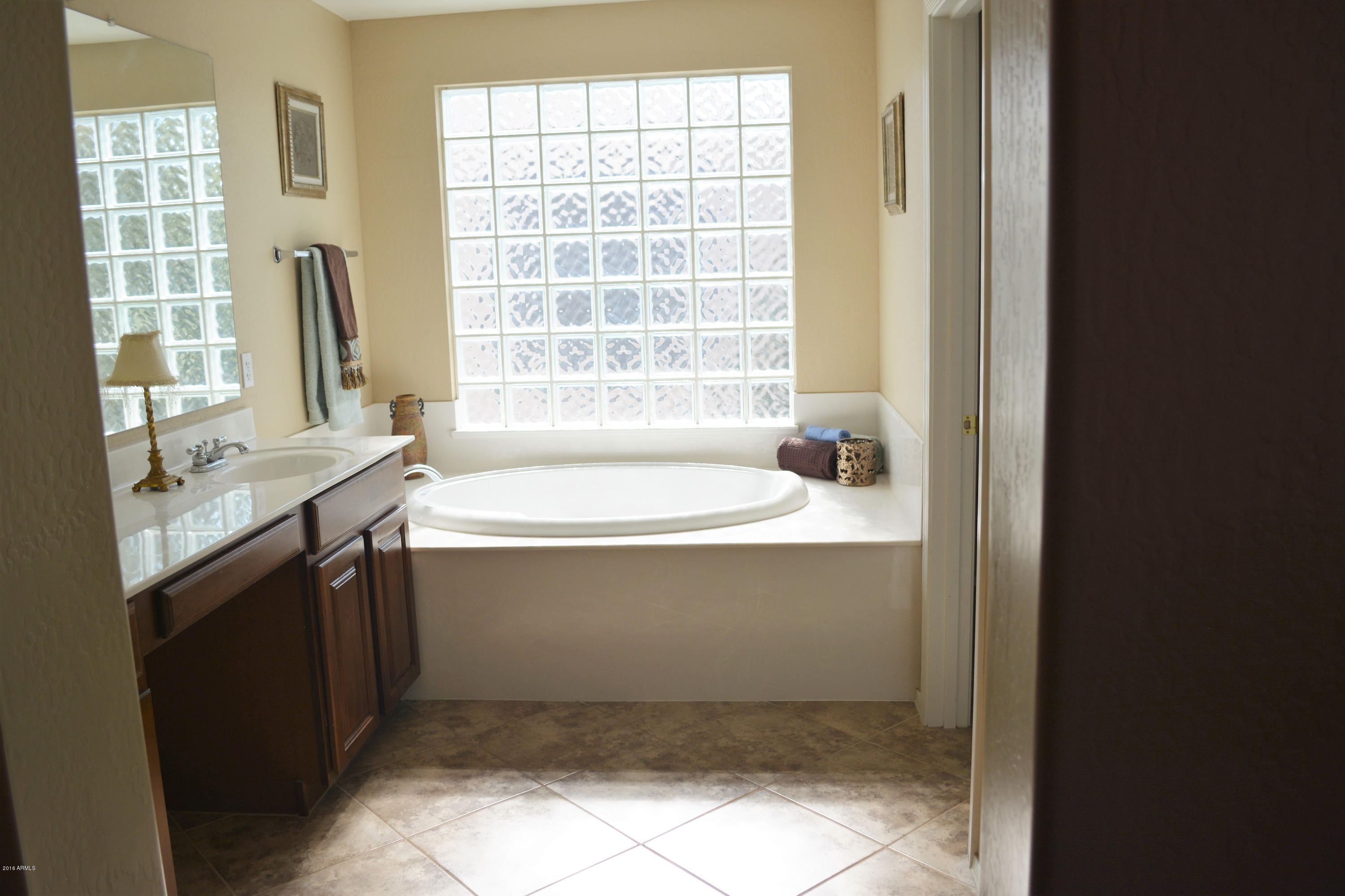 14983 West Wethersfield Road Surprise, AZ 85379 - Photo 24 of 43 Garden Tub