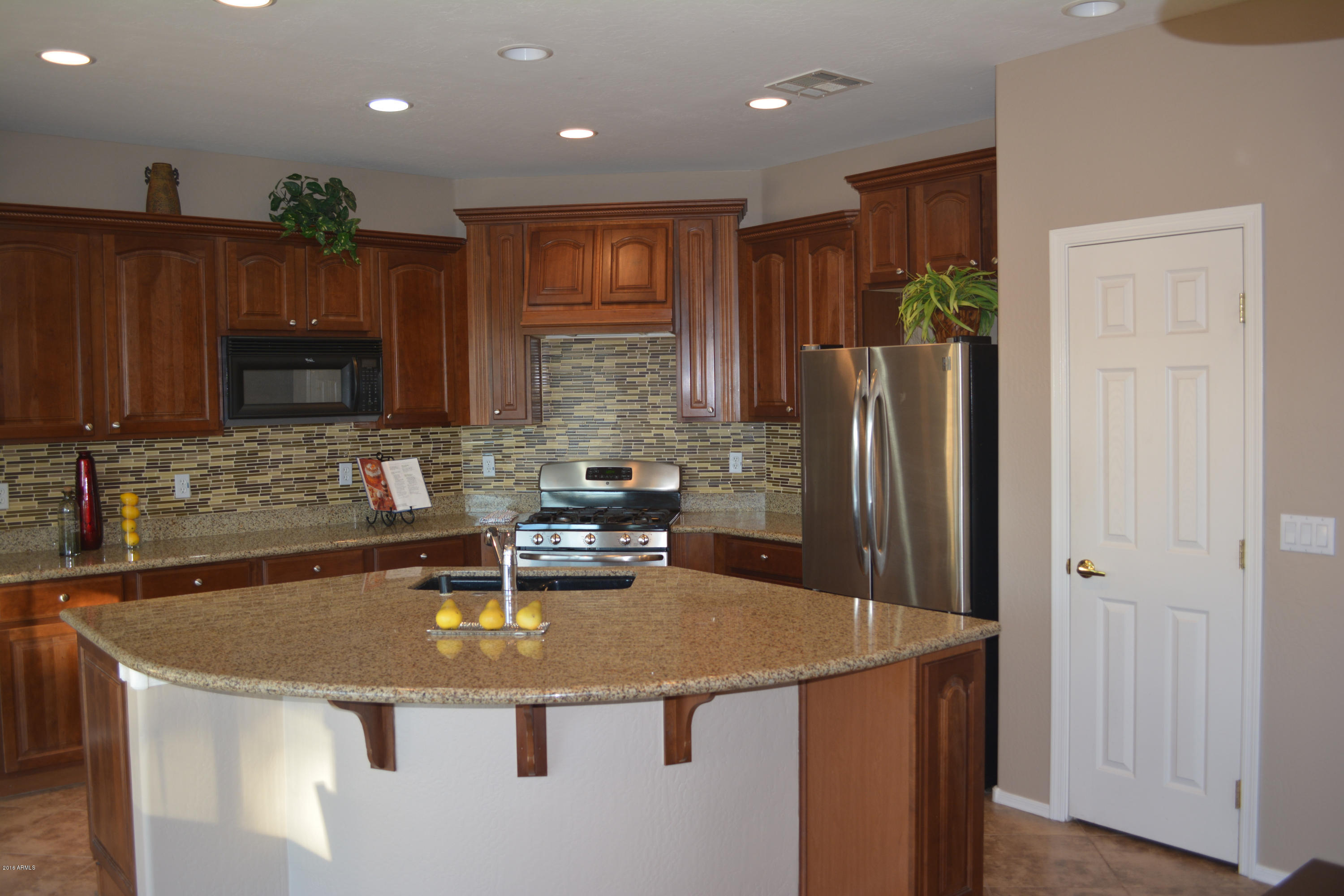 14983 West Wethersfield Road Surprise, AZ 85379 - Photo 8 of 43 Beautiful Kitchen