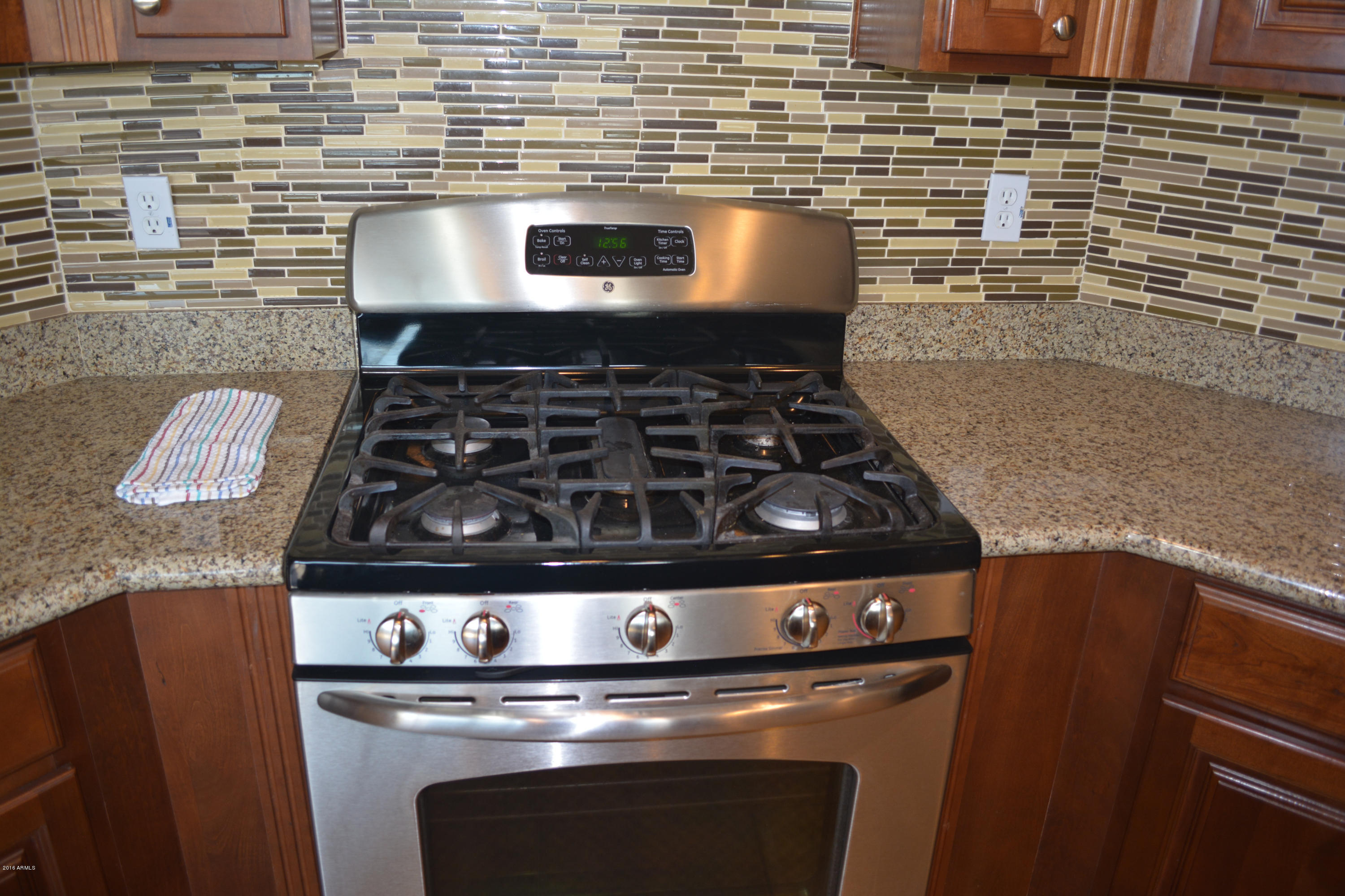 14983 West Wethersfield Road Surprise, AZ 85379 - Photo 10 of 43 Gas range