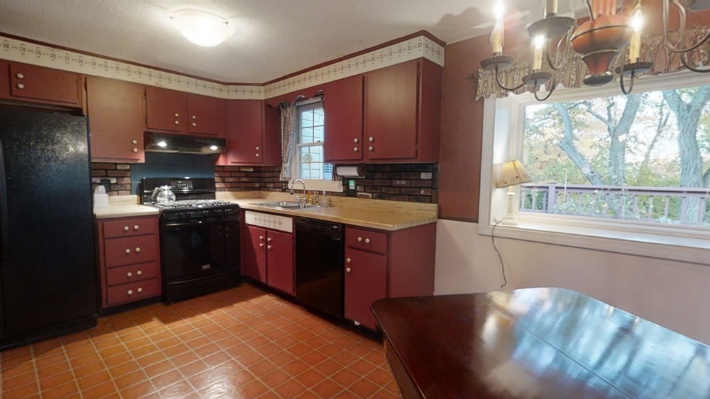 6 Grandview Road Billerica, MA 01821 - Photo 5 of 38