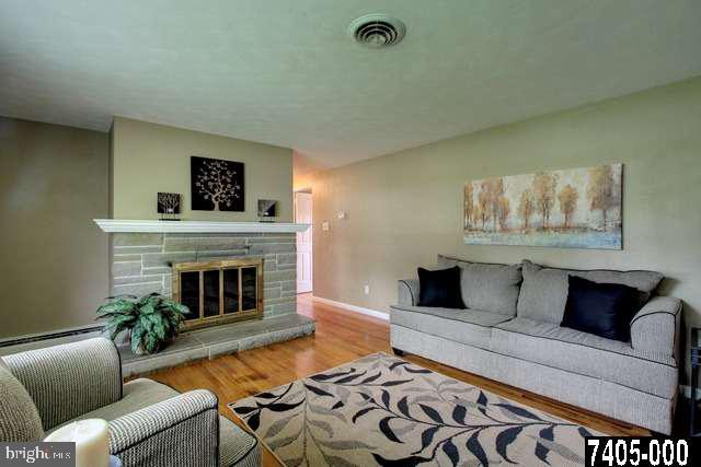 1235 Crescent Road York, PA 17402 - Photo 4 of 25 Gallery Image 4