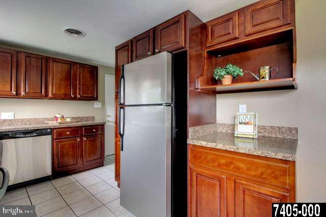 1235 Crescent Road York, PA 17402 - Photo 6 of 25 Gallery Image 6