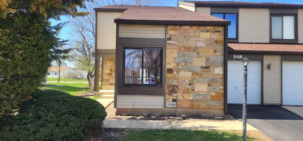 $285,000 | 548 Alton Court, Carol Stream, IL 60188