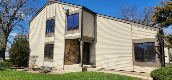 $285,000 | 548 Alton Court, Carol Stream, IL 60188