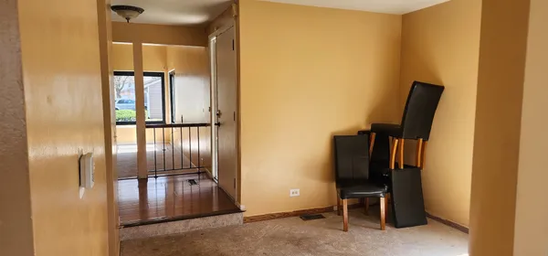 $285,000 | 548 Alton Court, Carol Stream, IL 60188