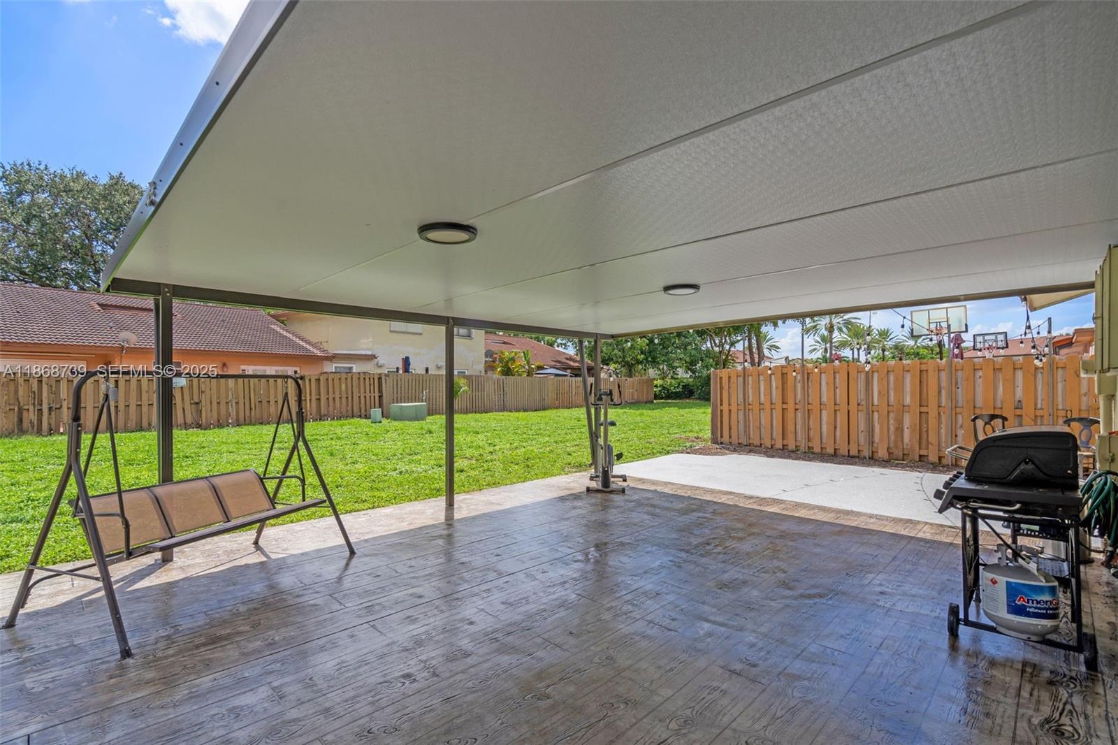 6646 Northwest 175th Terrace Hialeah, FL 33015 - Photo 3 of 33 a view of a garden