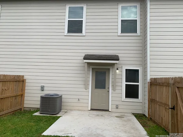 $1,300 | 8315 Breezy Cove, Unit 3, Selma, TX 78154