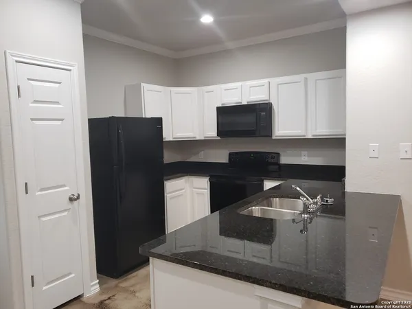 $1,300 | 8315 Breezy Cove, Unit 3, Selma, TX 78154