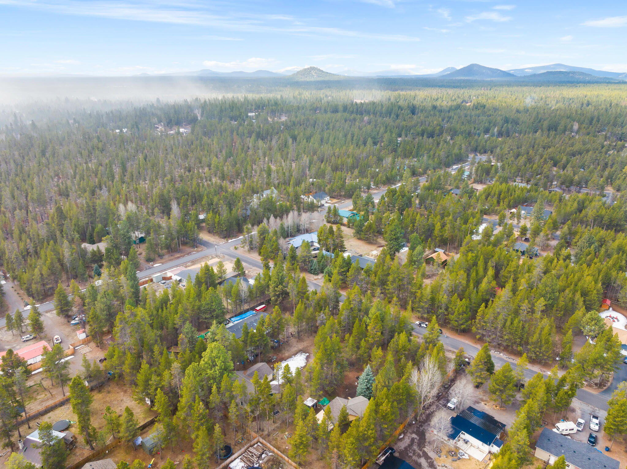 56244 Black Duck Road Bend, OR 97707 - Photo 23 of 24 a view of a city with an ocean