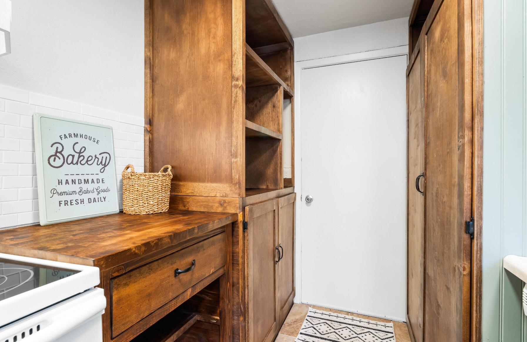 56244 Black Duck Road Bend, OR 97707 - Photo 6 of 24 a view of a kitchen from the hallway