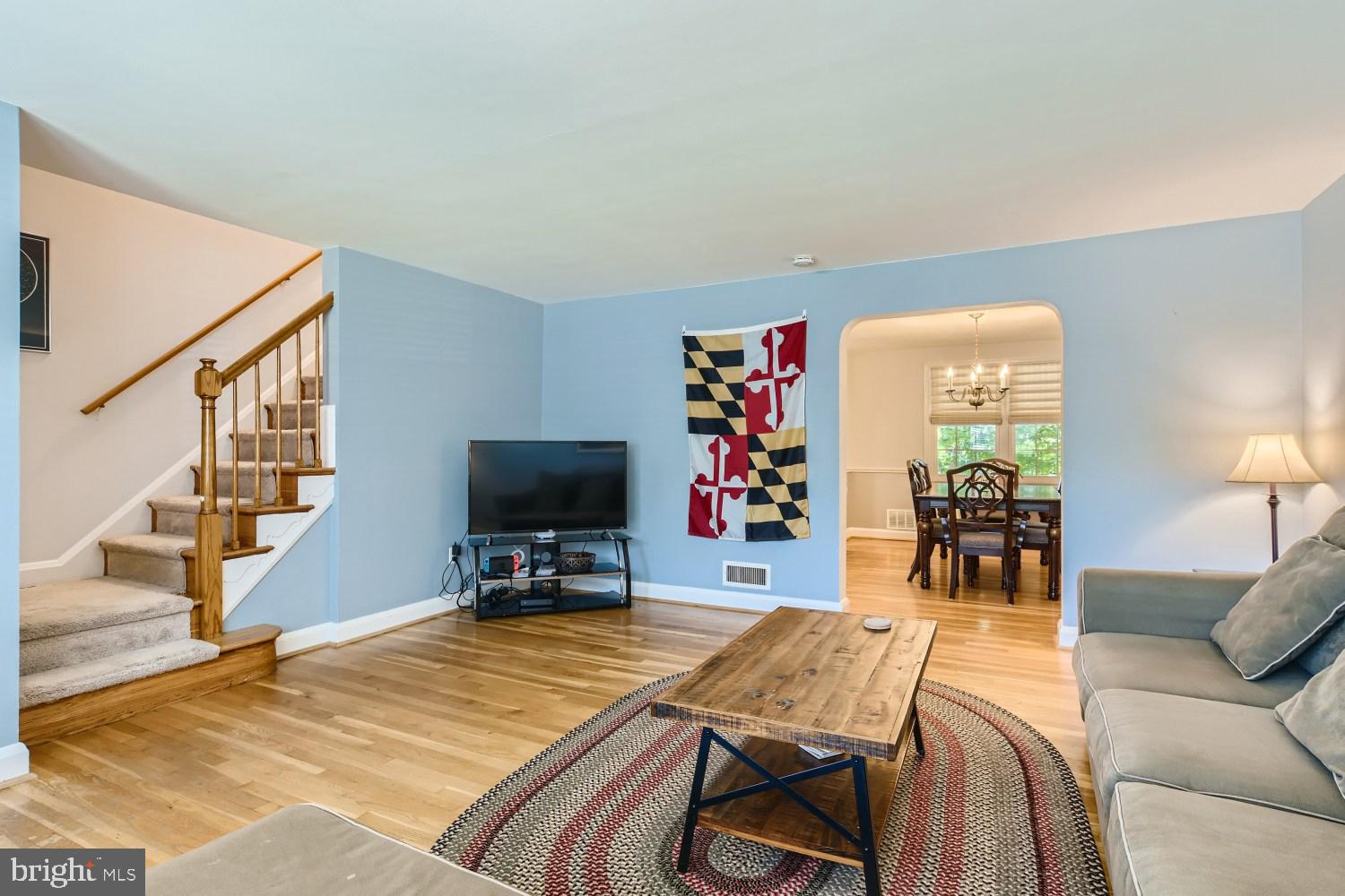 1553 Dellsway Road Towson, MD 21286 - Photo 8 of 32 Living Room