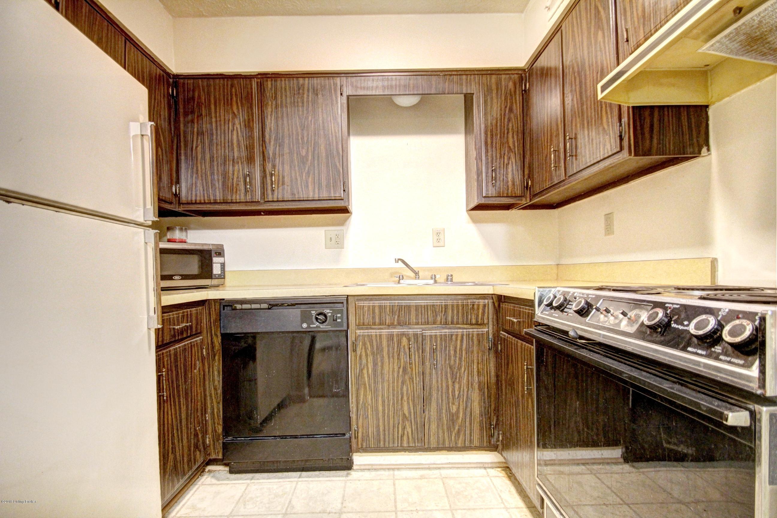 4028 Poplar Level Road, Unit 2 Louisville, KY 40213 - Photo 5 of 9 4028 Poplar Level #2
