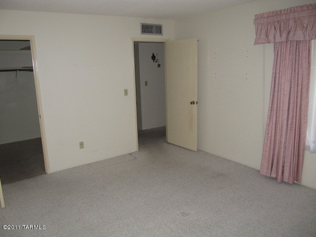 660 East River Road, Unit R Tucson, AZ 85704 - Photo 11 of 14