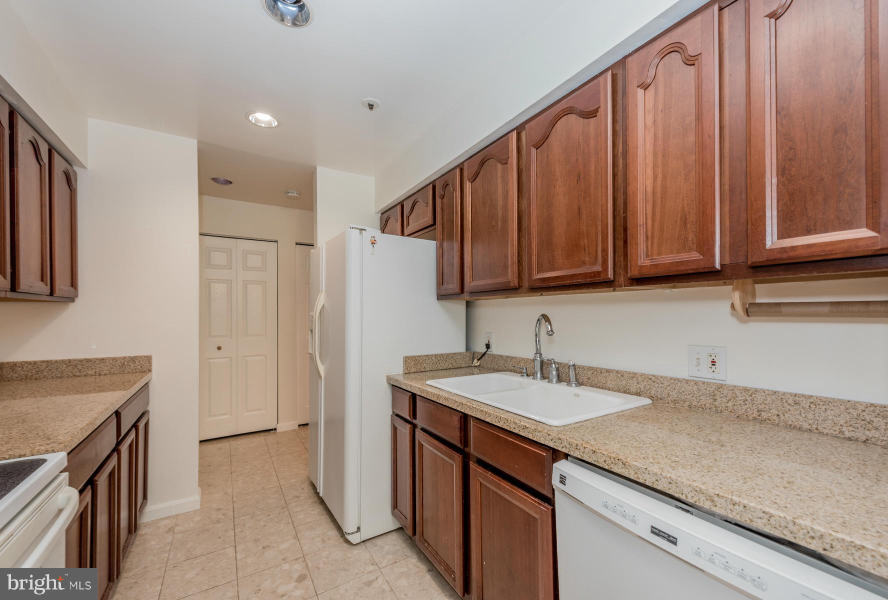 8388 Montgomery Run Road, Unit E Ellicott City, MD 21043 - Photo 11 of 23 Kitchen