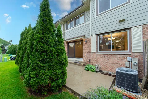 $470,000 | 408 Mallard Drive, Deerfield, IL 60015