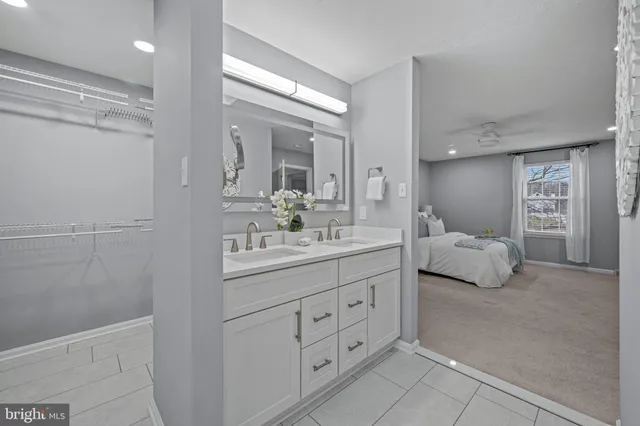 a view of an empty room with a ceiling fan