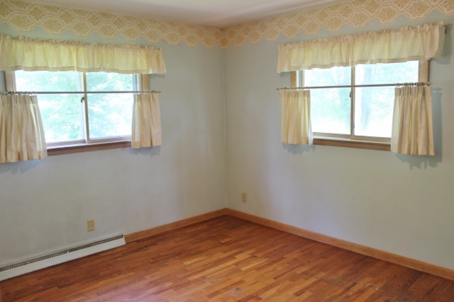 111 Surrey Road St. Louis, MI 48880 - Photo 18 of 35 1801537-17.JPG