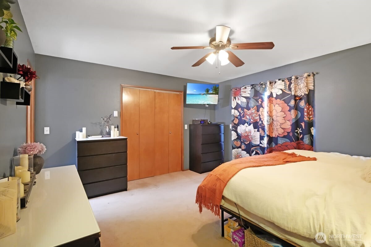 25 Clemons Road Montesano, WA 98563 - Photo 19 of 32 a bedroom with a bed and a chandelier