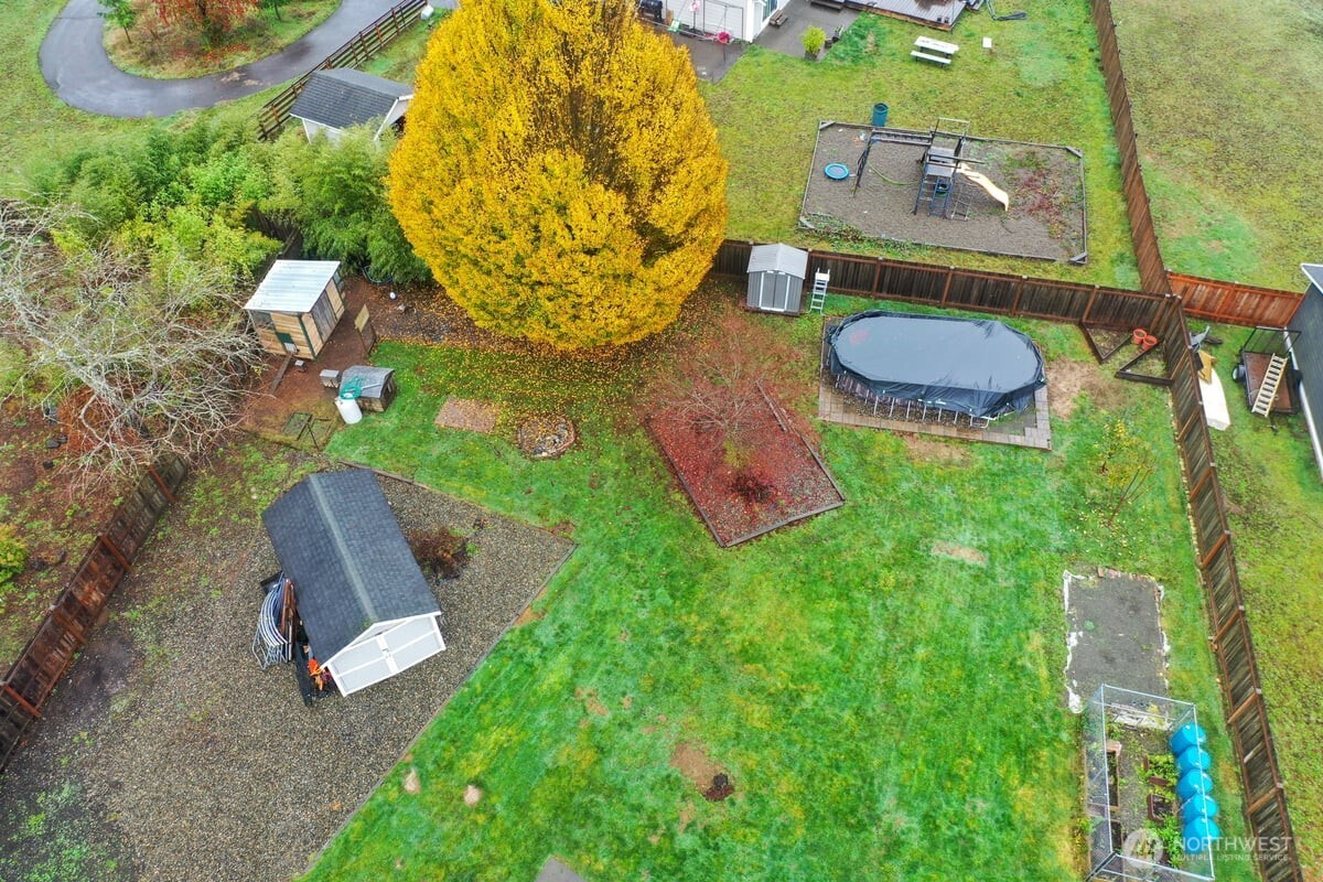 25 Clemons Road Montesano, WA 98563 - Photo 24 of 32 a backyard of a house with table and chairs