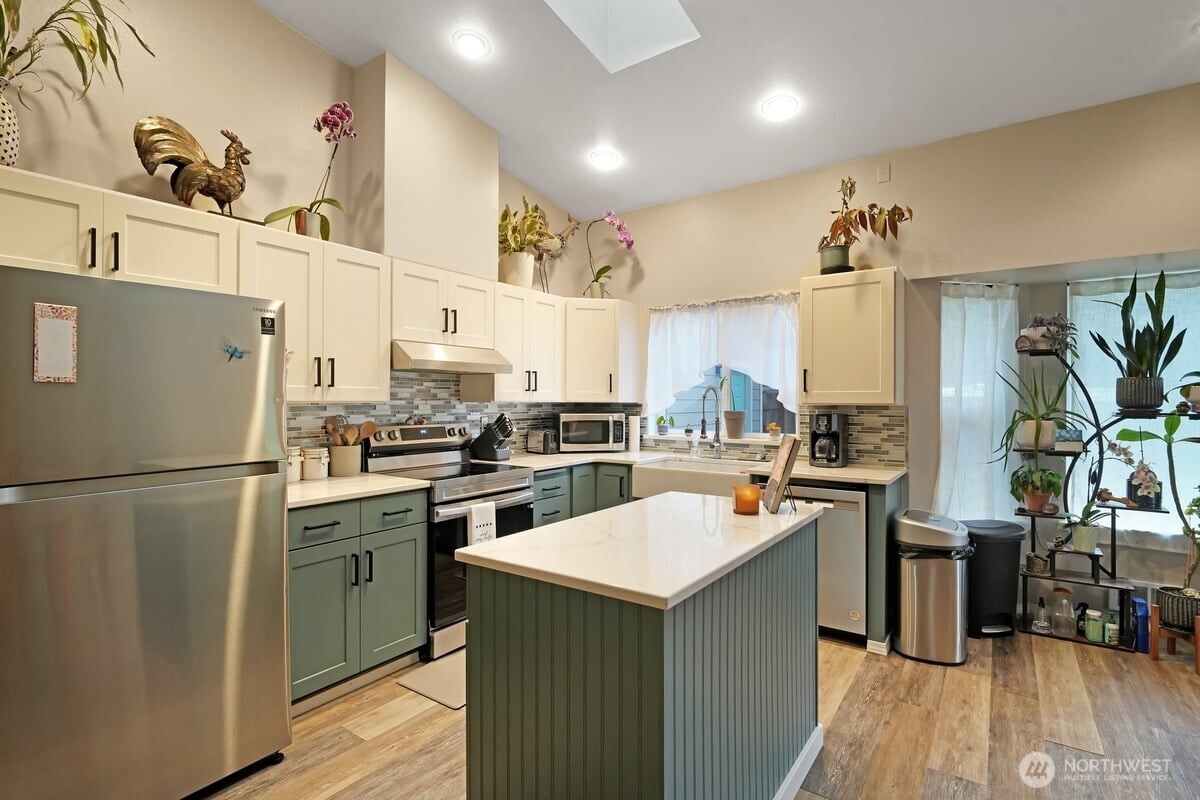 25 Clemons Road Montesano, WA 98563 - Photo 8 of 32 a kitchen with a sink a refrigerator and wooden floor