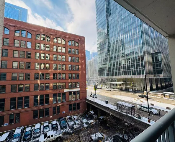 $3,300 | 345 North LaSalle Drive, Unit 306, Chicago, IL 60654