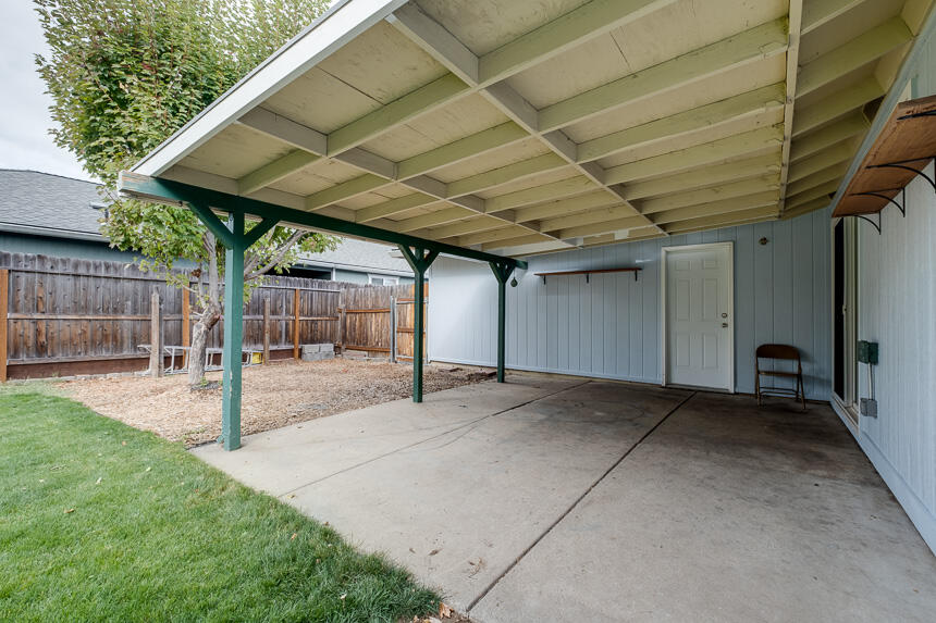 2358 Roberts Road Medford, OR 97504 - Photo 19 of 26 2358 Roberts-23