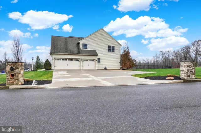 $900,000 | 6400 Farmcrest Lane, Harrisburg, PA 17111
