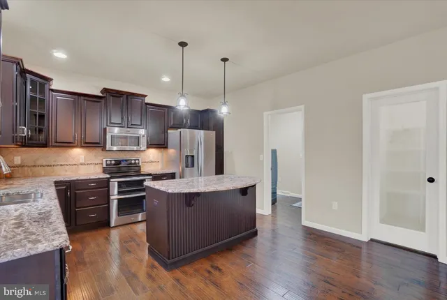 $900,000 | 6400 Farmcrest Lane, Harrisburg, PA 17111