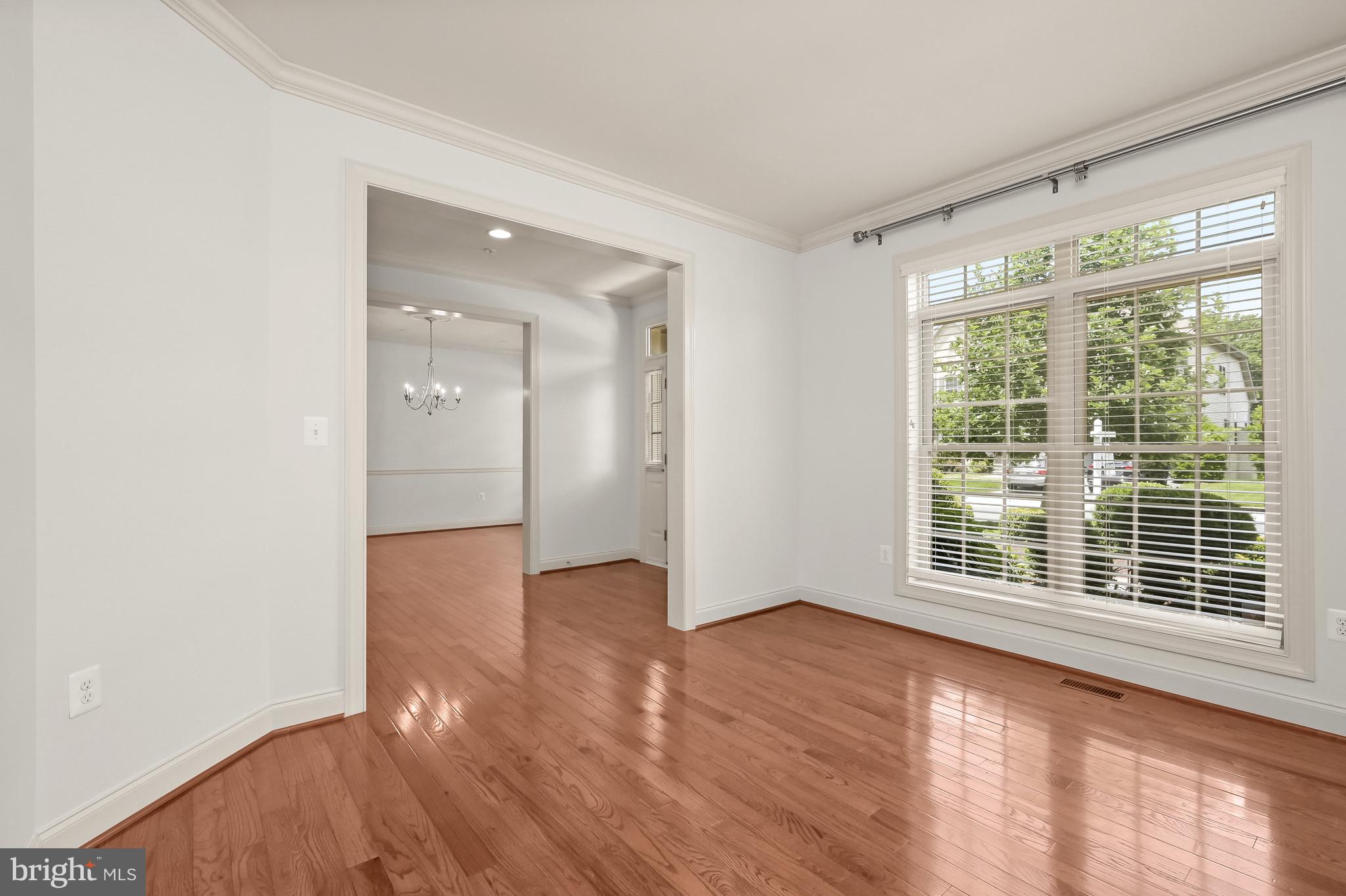 13338 Redspire Drive Silver Spring, MD 20906 - Photo 5 of 34 Living Room / Study