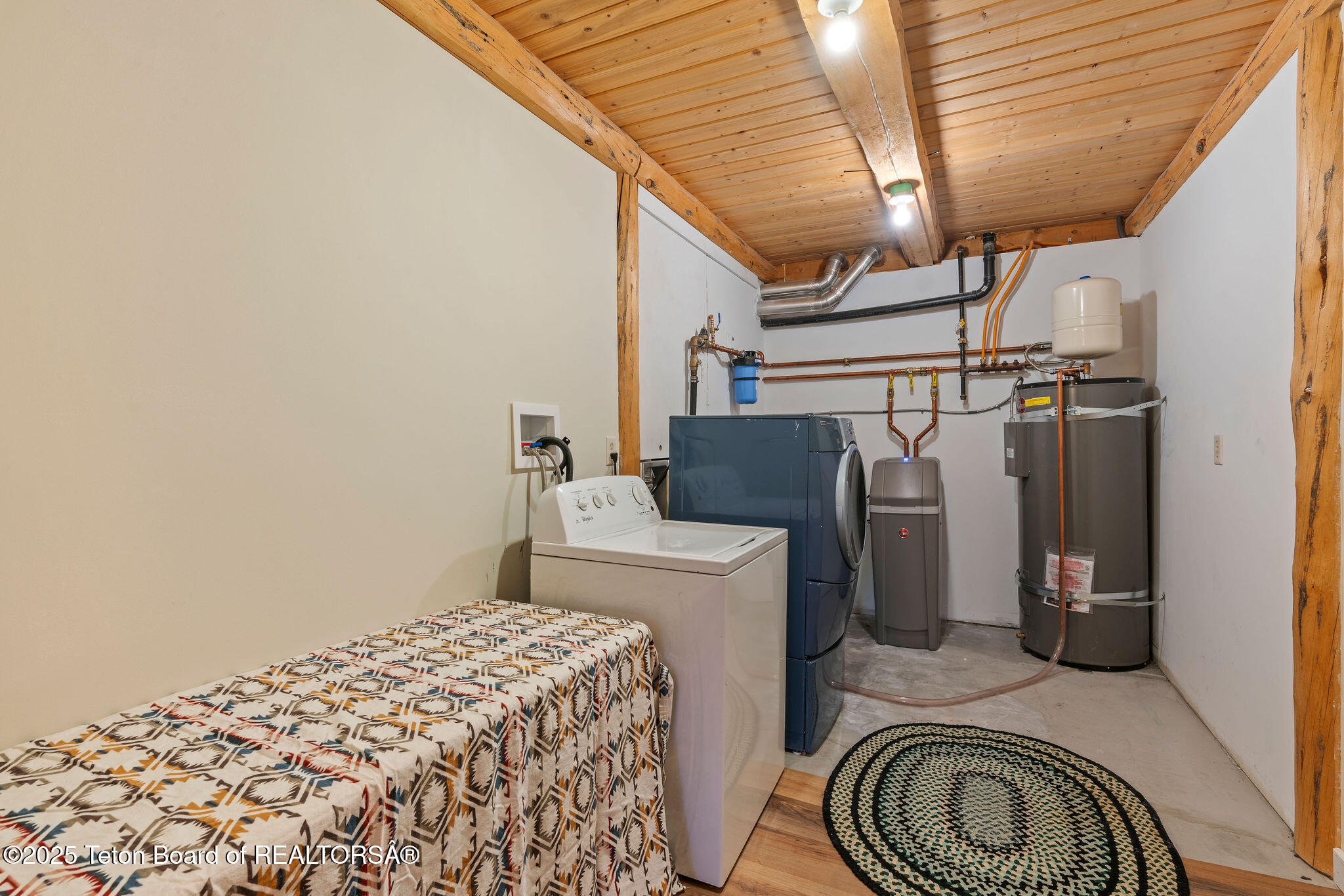 3045 Wildhorse Road Jackson, WY 83001 - Photo 29 of 45 spacious laundry/utility room