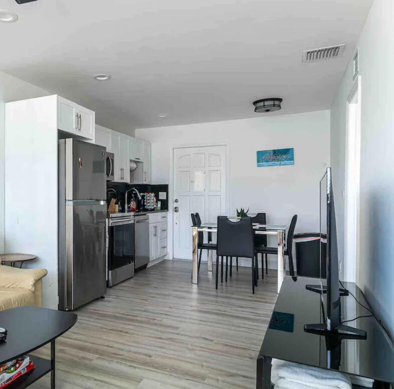 2499 Northeast 2nd Avenue, Unit B Boca Raton, FL 33431 - Photo 5 of 11 IMG_3255