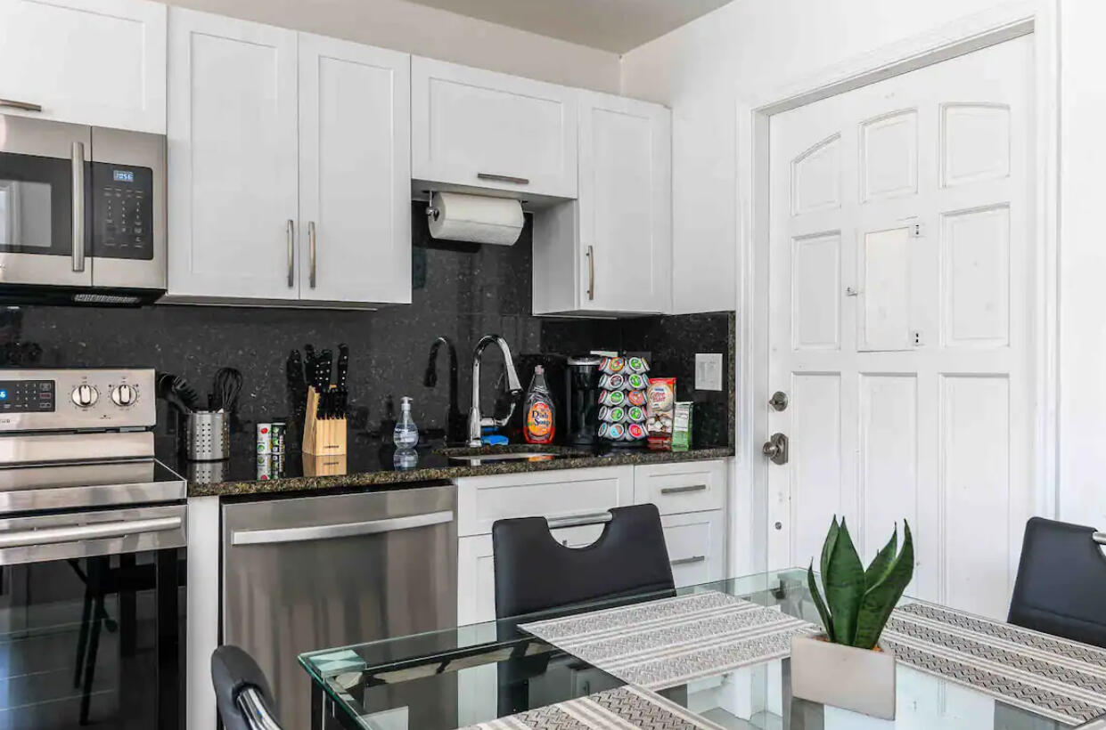 2499 Northeast 2nd Avenue, Unit B Boca Raton, FL 33431 - Photo 6 of 11 IMG_3256