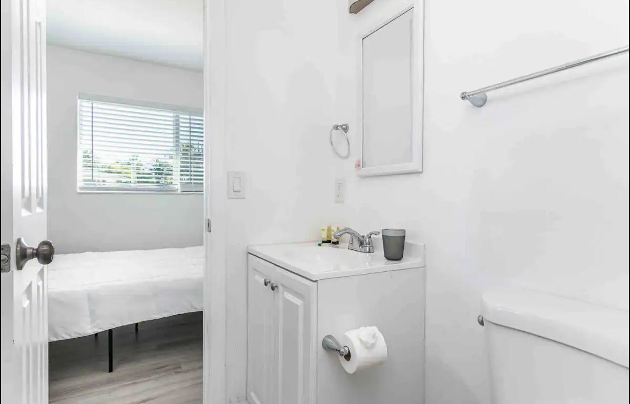 2499 Northeast 2nd Avenue, Unit B Boca Raton, FL 33431 - Photo 9 of 11 IMG_3259