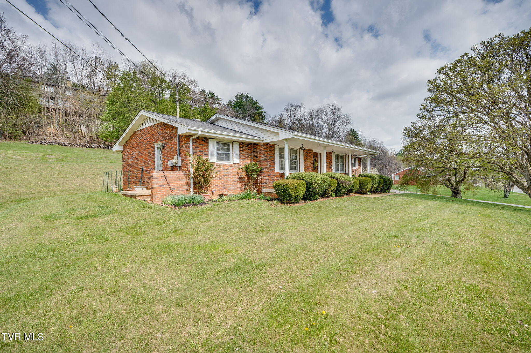 509 Pine Ridge Road Johnson City, TN 37601 - Photo 3 of 40 002