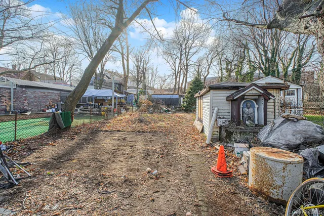 a view of a bench in a backyard