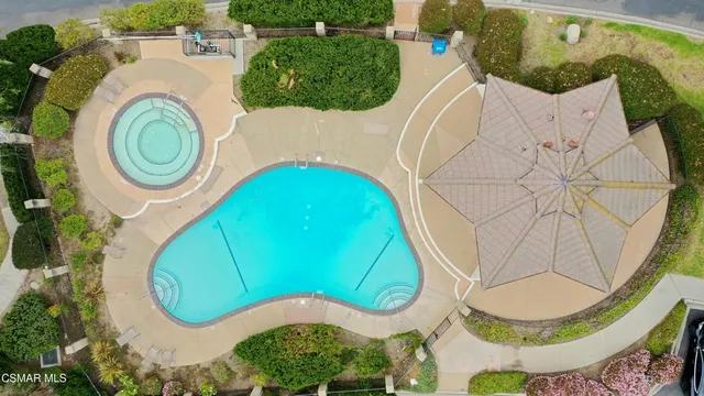 a picture of a bench in a white microwave